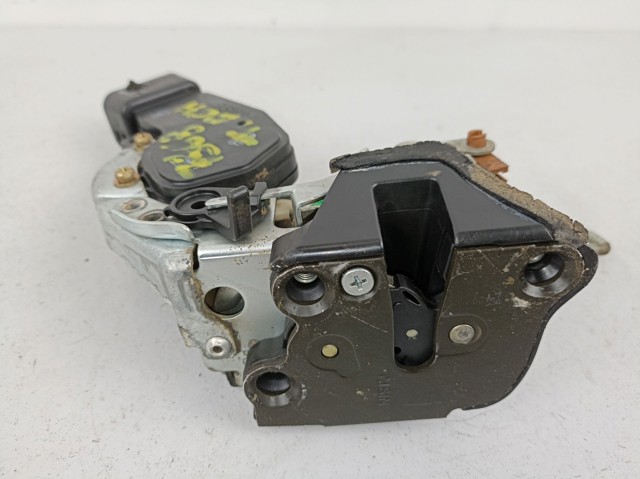 8230165D11000 Suzuki Fecho da porta traseira direita