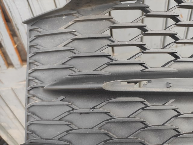 Grelha inferior do pára-choque dianteiro Mercedes 1678857503 preço, a partir de 84,42 USD