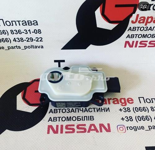 Perciana do radiador de esfriamento 214216FR0A Nissan/Infiniti