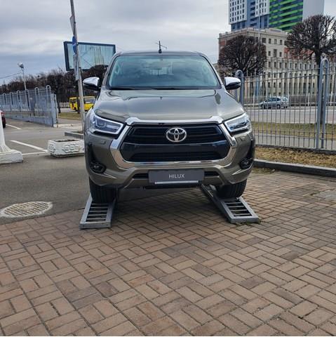 Pára-choque dianteiro Toyota Hilux  GUN12, GUN13
