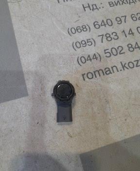 Sensor de sinalização de estacionamento (sensor de estacionamento) dianteiro/traseiro central Mazda B0J867UC151