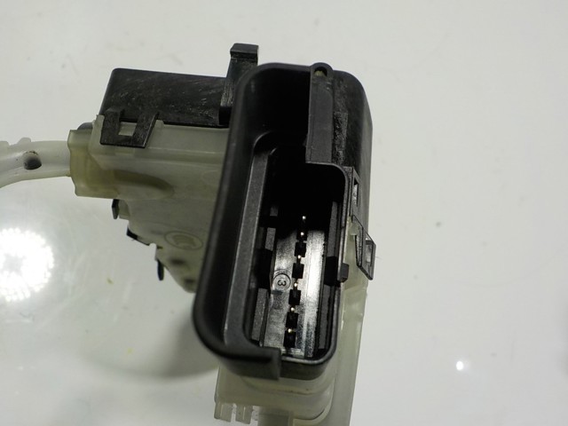 Fecho da porta dianteira esquerda para Peugeot 2008 II 