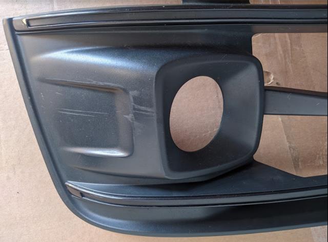 Compre 4M0807681EGXE VAG Grelha inferior do pára-choque dianteiro