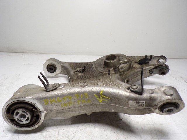 Braço oscilante inferior esquerdo de suspensão traseira LR098944 Land Rover