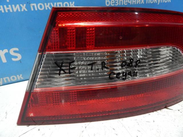 C2Z16256 Jaguar Lanterna traseira direita