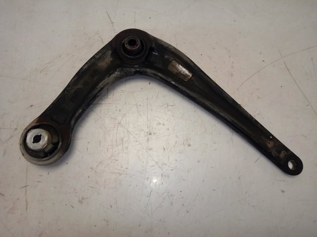 Braço oscilante inferior direito de suspensão dianteira Peugeot/Citroen 9816863580