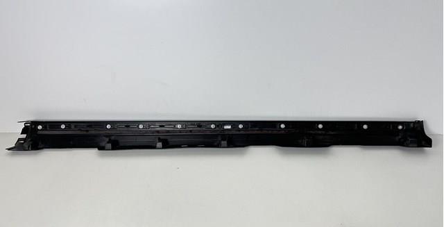 LR156946 Land Rover Placa sobreposta (moldura) externa direita de acesso