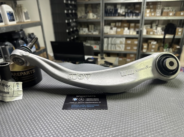 Braço oscilante inferior direito de suspensão dianteira BMW 31108095654