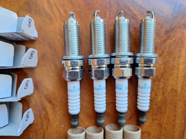 Vela de ignição PY8V18110 Mazda