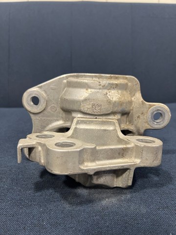 LR114070 Land Rover Coxim (suporte) traseiro de motor