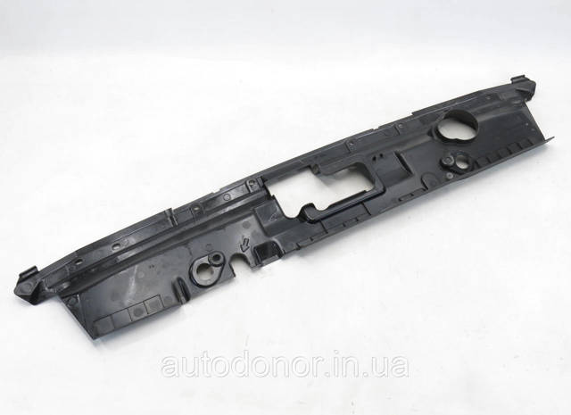 Placa sobreposta inferior de grelha do radiador Nissan/Infiniti 623225SA0B