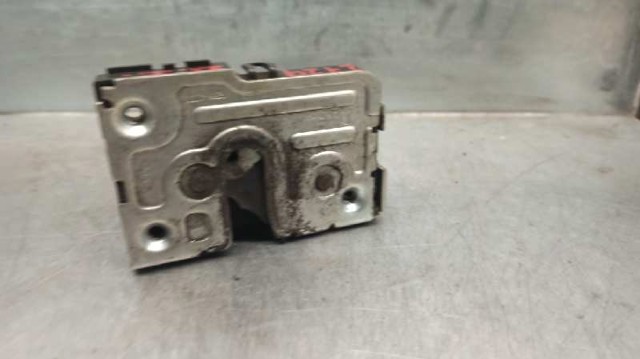 Fecho da porta dianteira esquerda 500314255 Iveco
