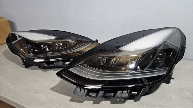 Luz esquerda para Tesla Model 3  5YJ3