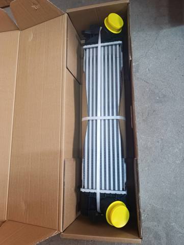 Compre 8592701 BMW Radiador de intercooler