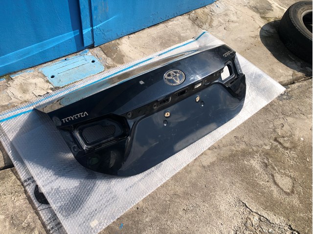 Tampa de porta-malas 6440102A31 Toyota