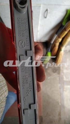 D46151580 Mazda Sinal de parada traseiro adicional