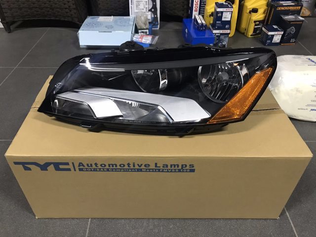 Compre 20C800001N TYC Luz esquerda