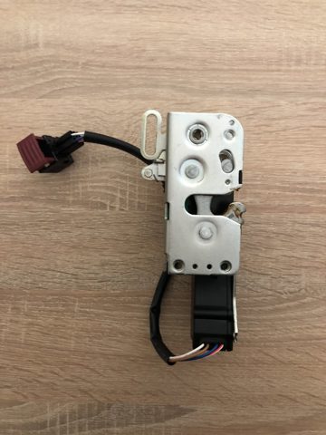 7482280152 Renault (RVI) Fecho da porta dianteira esquerda