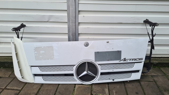 Moldura de grelha do radiador Mercedes A9607500409 preço, a partir de 172,12 USD