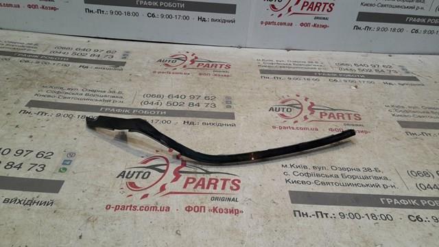 Placa sobreposta direita de grelha do radiador G46L50B41 Mazda