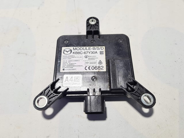 Sensor traseiro de controlo da zona morta Mazda KB8C67Y30B