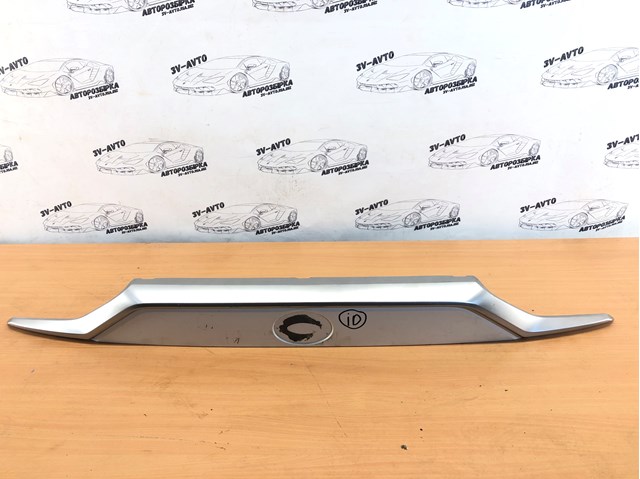 7680142240 Toyota Placa sobreposta de tampa de porta-malas