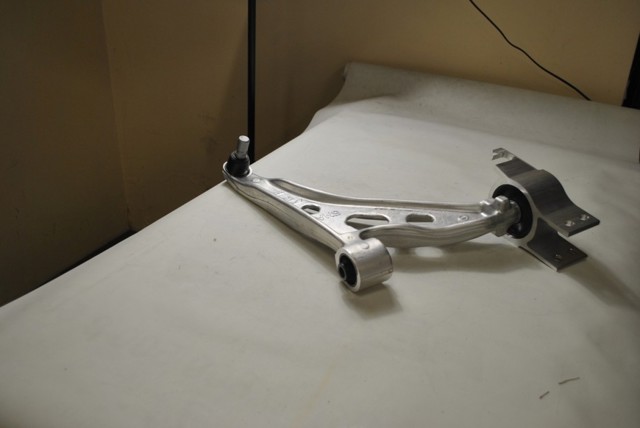 Braço oscilante inferior direito de suspensão dianteira 545005NA1A Nissan/Infiniti