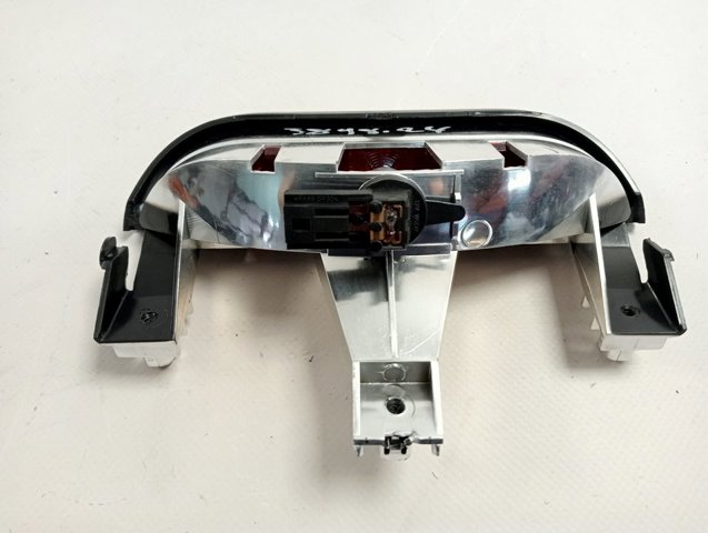 Sinal de parada traseiro adicional Renault DUSTER I HS