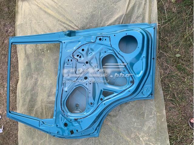 6800454P01 Suzuki Porta traseira esquerda