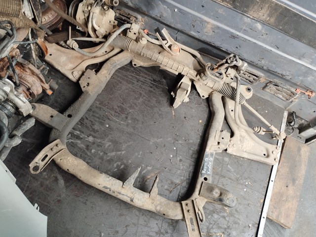Viga de suspensão dianteira (plataforma veicular) 93174594 General Motors