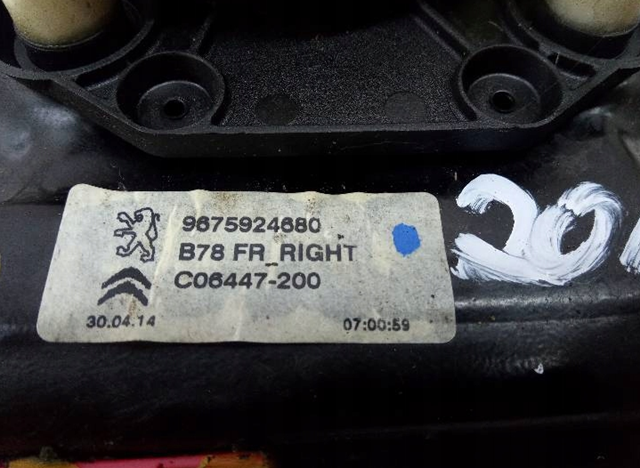 Mecanismo de acionamento de vidro da porta dianteira direita 9675924680 Peugeot/Citroen