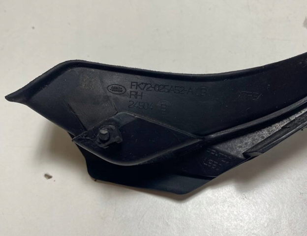 LR061135 Land Rover Placa sobreposta externa dianteira direita de suporte de carroçaria