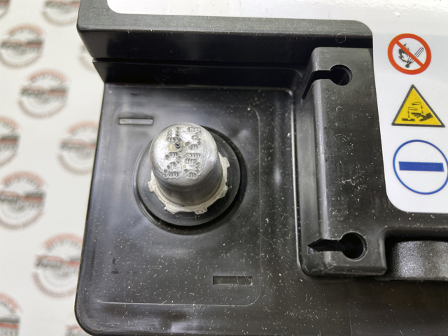 LR033178 Land Rover Bateria recarregável (PILHA)
