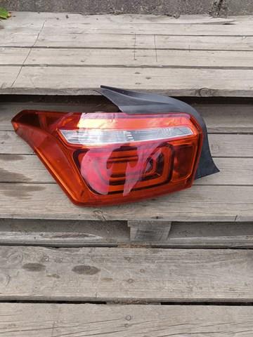 Lanterna traseira esquerda 9817303780 Peugeot/Citroen