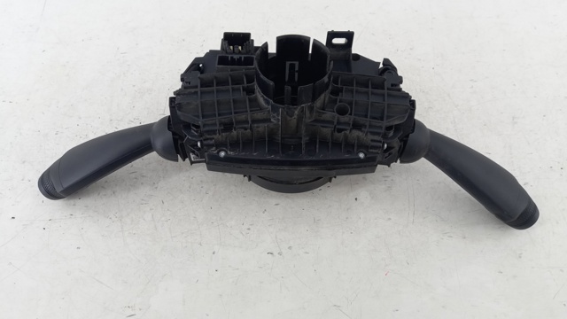 Compre Comutador instalado na coluna da direção, montado Volvo XC40 