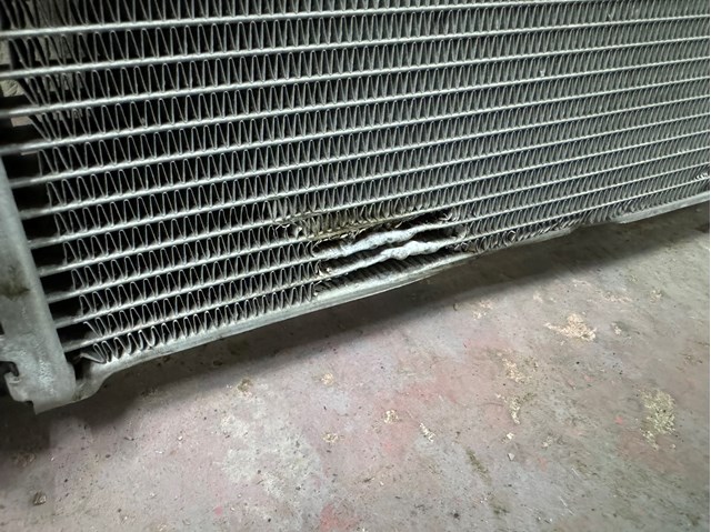 A2475004000 Mercedes Radiador de esfriamento de motor adicional