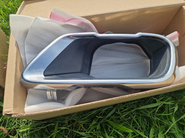 8074189 BMW Bocal para o silenciador