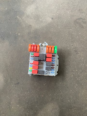 Unidade de dispositivos de segurança Peugeot/Citroen 1388601080