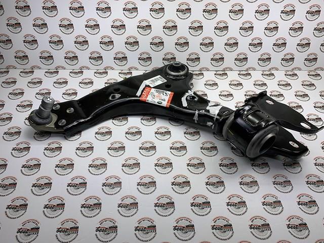 Braço oscilante inferior esquerdo de suspensão dianteira LR126119 Land Rover