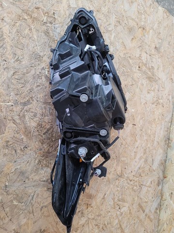 8118548C50 Toyota Luz esquerda