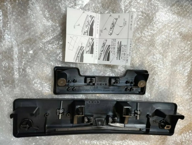 Painel de fixação de matrícula dianteira GSK150170 Mazda