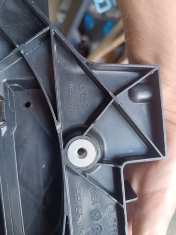 Perciana do radiador de esfriamento VAG 4KE807771A preço, a partir de 216,96 USD