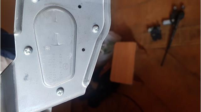 KB7W67450 Mazda Motor de limpador pára-brisas de vidro traseiro