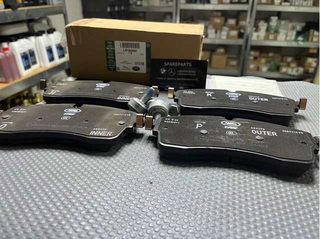 Sapatas do freio dianteiras de disco LR162044 Land Rover