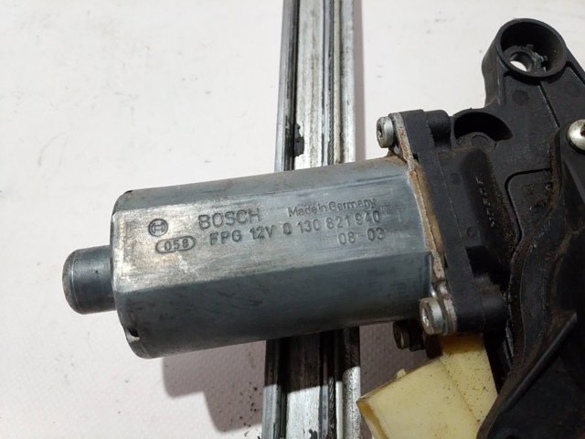 Motor de acionamento de vidro da porta dianteira direita 0130821940 Mercedes