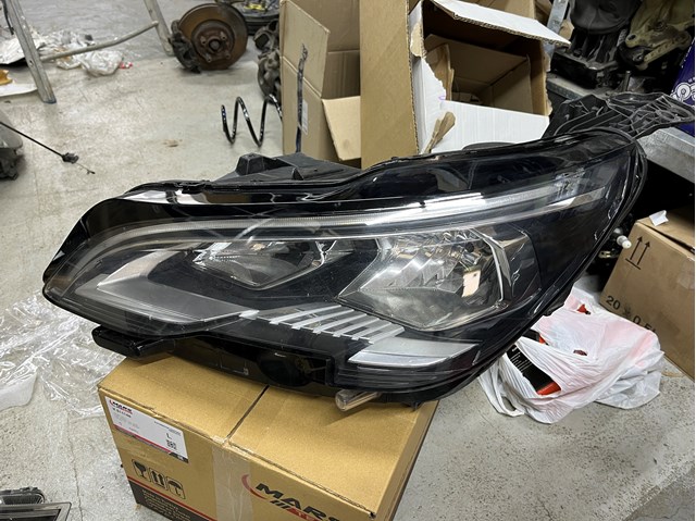 Luz esquerda Peugeot/Citroen 9810478180 preço, a partir de 554,69 USD