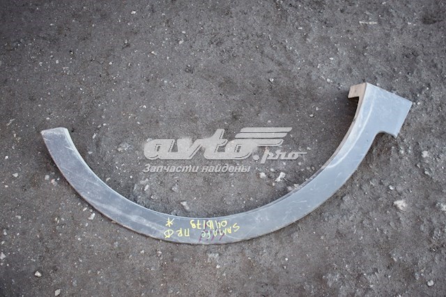 Expansor (placa sobreposta) de arco do pára-lama dianteiro direito 877122W000CA Hyundai/Kia