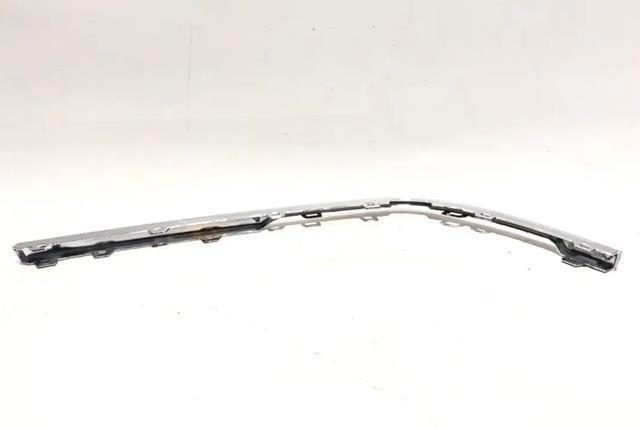 Moldura direita do pára-choque traseiro VAG 3CN8538422ZZ