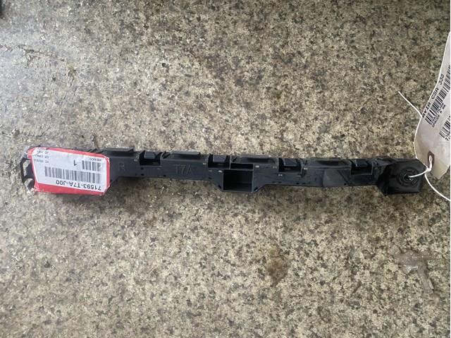 Compre 71593T7AJ00 Honda Guia direita do pára-choque traseiro