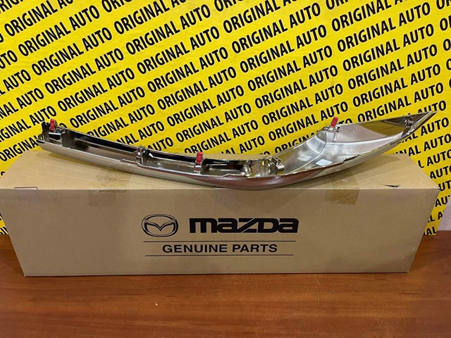 KSD4507J0 Mazda Moldura de grelha do radiador direito